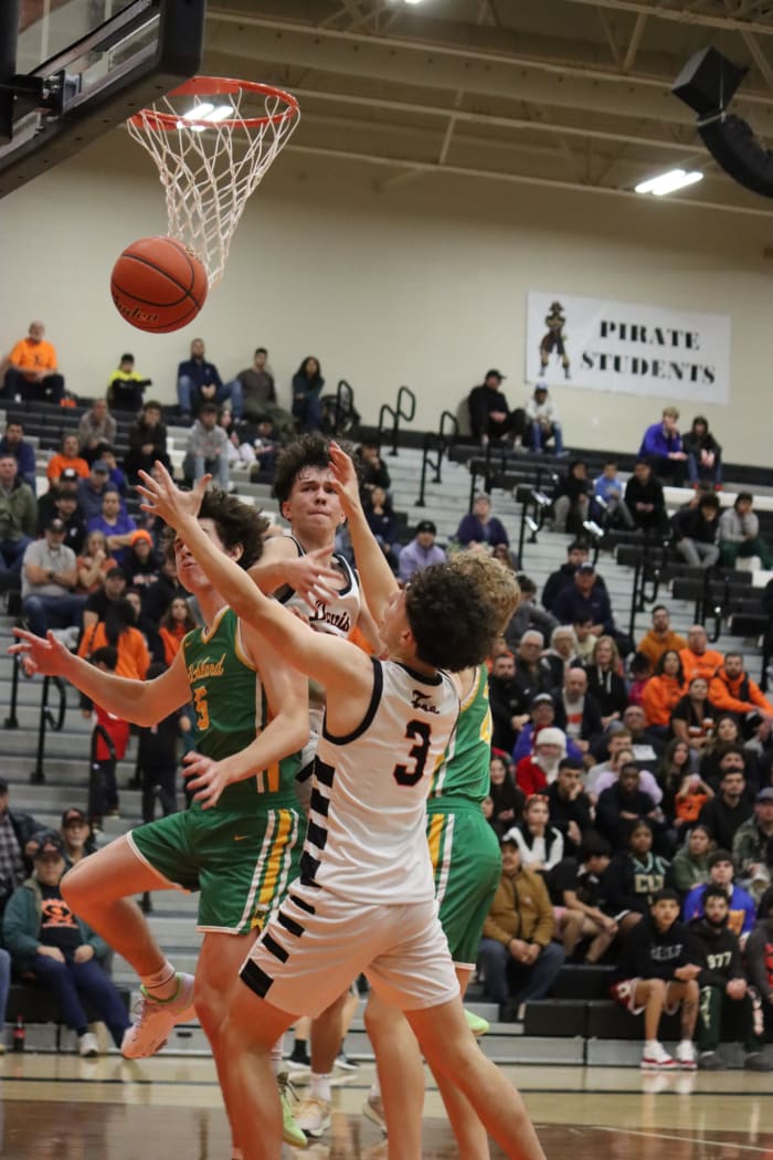 Richland at Davis boys basketball in Yakima on Friday, Dec. 29, 2023.